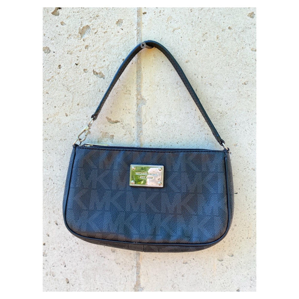michael kors wristlet